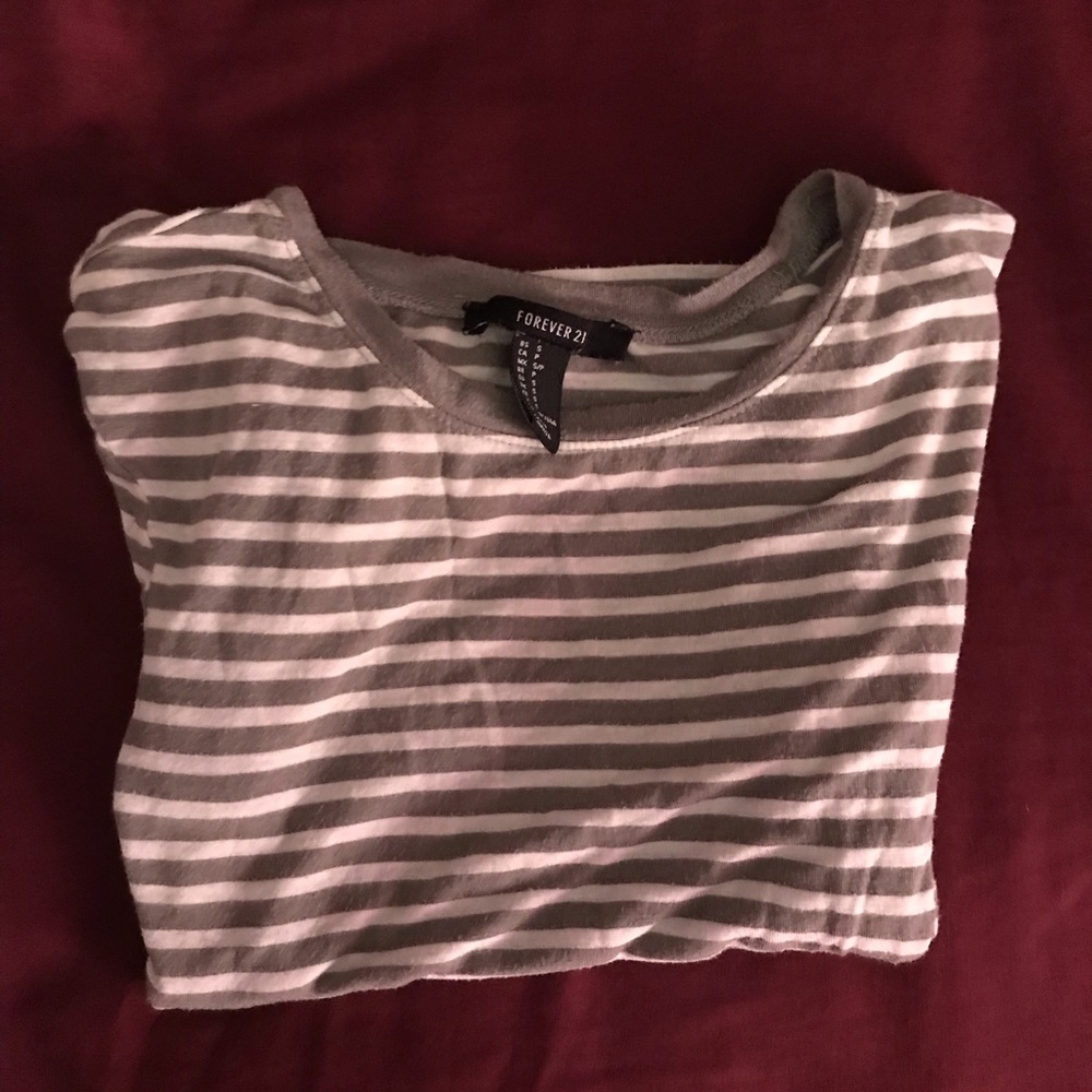 F21 Gray and White Stripped Tee 🍭 - Picture 3 of 4